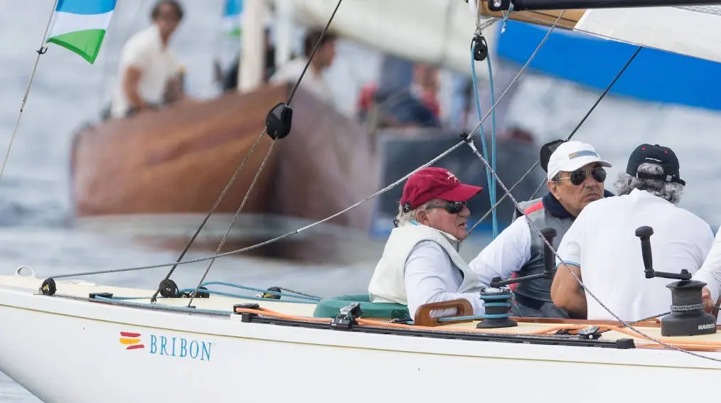 Xoan Carlos I nunha imaxe de arquivo nunha regata en Sanxenxo (oto: (Lalo L Villar / Europa Press)