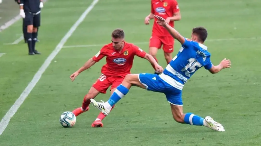 No eido exclusivamente futbol&iacute;stico, o Deportivo volveu recordar por que, a d&iacute;a de hoxe, &eacute; equipo de Segunda Divisi&oacute;n B. (Foto: CFF Fuenlabrada).