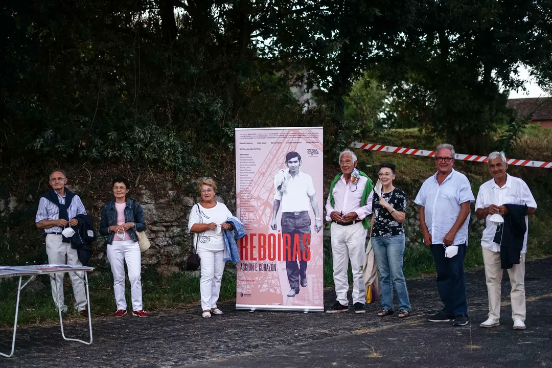 Lois R&iacute;os, Carme Entenza, Pilar Allegue, Nem&eacute;sio Barxa, Mar&iacute;a Antonia P&eacute;rez, Xos&eacute; Lois Ledo e Vicente V&aacute;zquez son militantes hist&oacute;ricos do nacionalismo e alg&uacute;ns deles son protagonistas do filme.