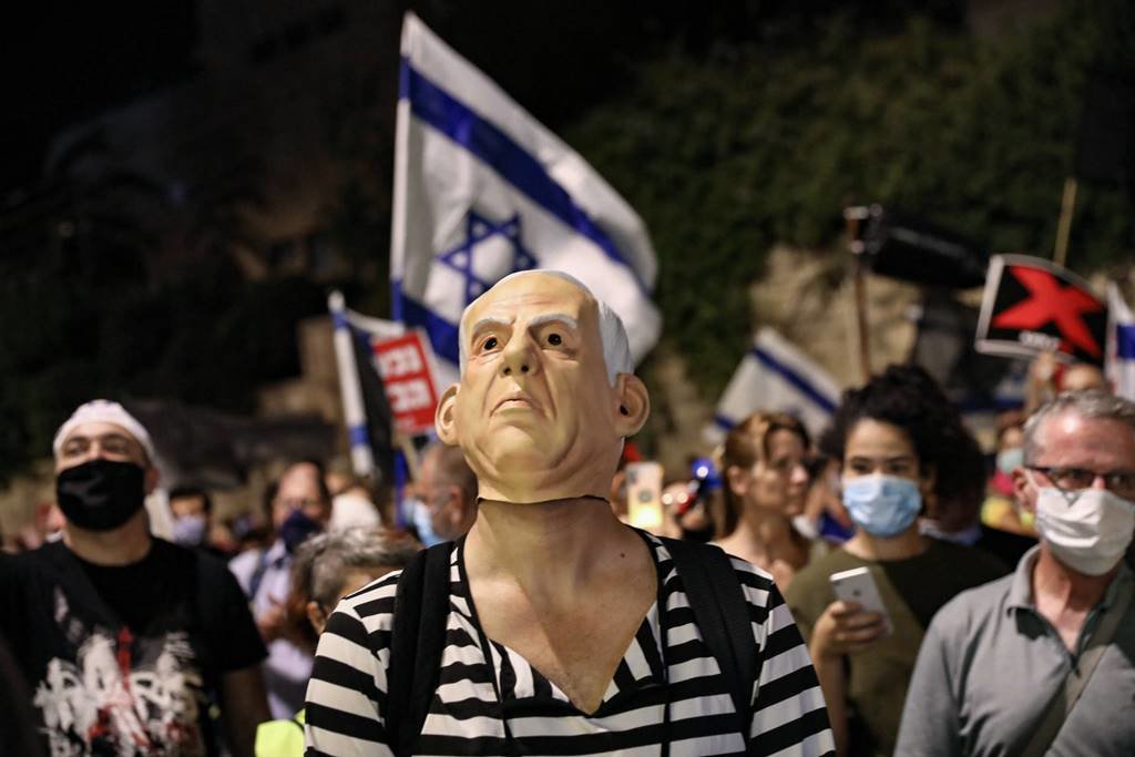 EuropaPress_3257029_30_july_2020_israel_jerusalem_an_israeli_man_wearing_rubber_mask_of_israeli