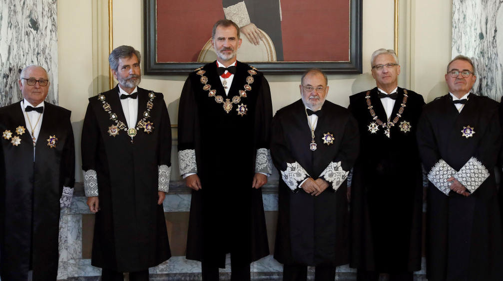 Felipe VI, canda o presidente do Consello Xeral do Poder Xudicial ,Carlos Lesmes na apertura do ano xudicial.