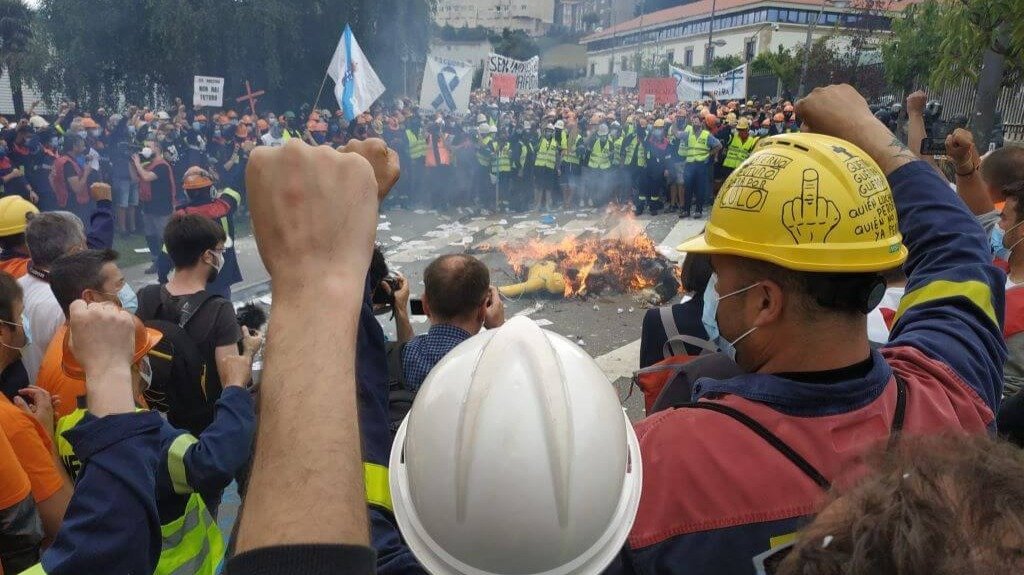 Protesta de persoal de Alcoa diante da Xunta (Europa Press)