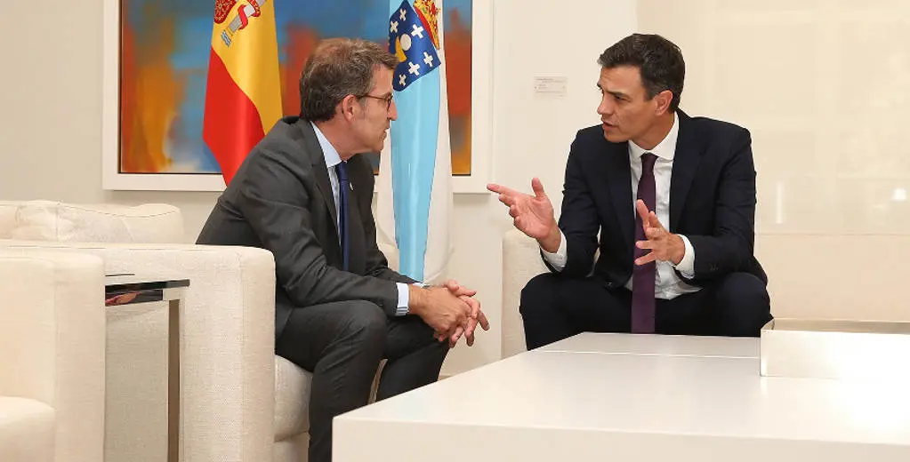 Alberto N&uacute;&ntilde;ez Feixoo e Pedro S&aacute;nchez, nunha xuntanza decorrida en 2020 (Foto: Xunta da Galiza).