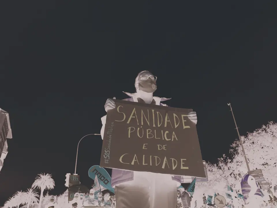 Mobilizaci&oacute;n en defensa da sanidade p&uacute;blica en Compostela no mes de xu&ntilde;o (Arxina).