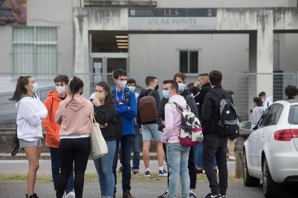 Estudiantes de Bacharelato durante os exames de selectividade no IES Vilar Ponte de Viveiro (Imaxe: Carlos Castro / Europa Press)