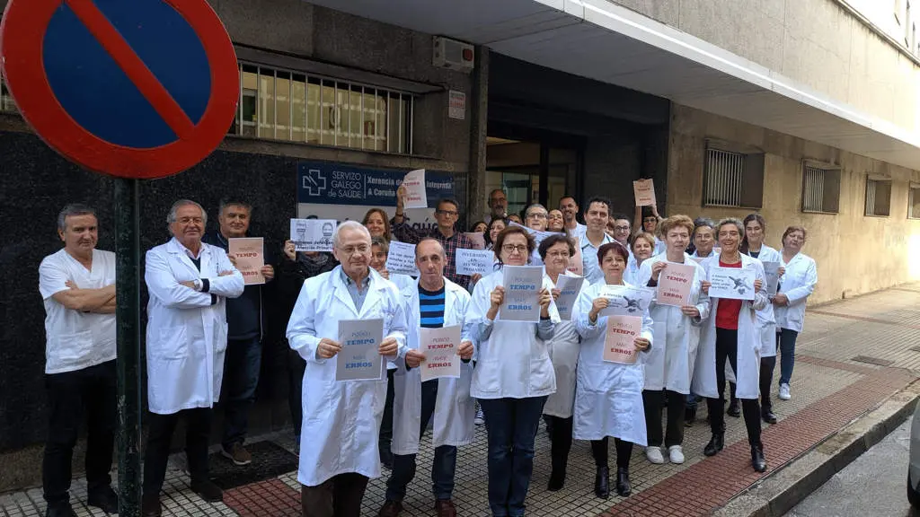 EuropaPress_2647381_peresonal_centro_salud_coruna_concentra_reivindicar_mejoras_atencion