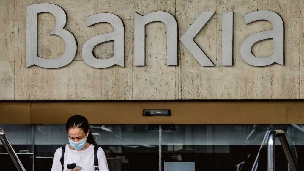 Entrada dun edificio de Bankia. (Foto: Rober Solsona / Europa Press).