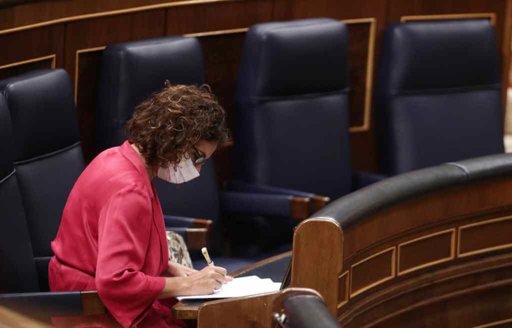 A ministra de Facenda, María Jesús Montero, defendeu no Congreso o decreto dos remanentes (Imaxe: E. Parra / Pool / Europa Press)