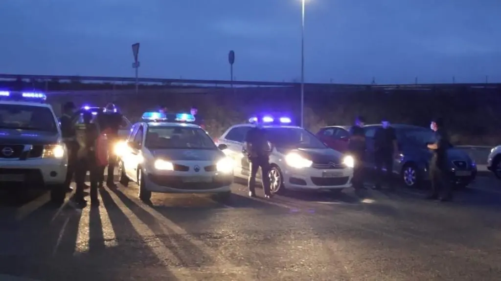 cangas, botell&oacute;n, garda civil, coronavirus