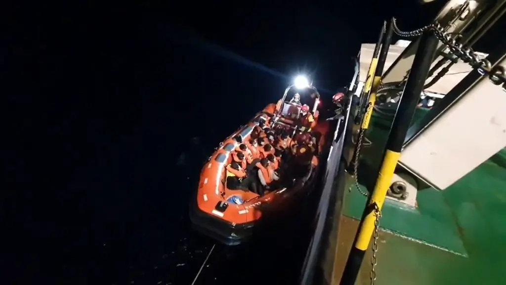 EuropaPress_3309673_imagen_traslado_bordo_buque_salvamento_ong_77_migrantes_rescatados
