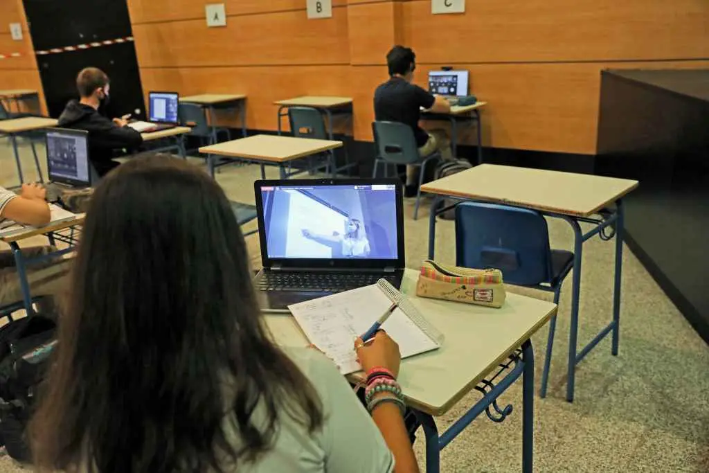 educaci&oacute;n semipresencial Europa Press