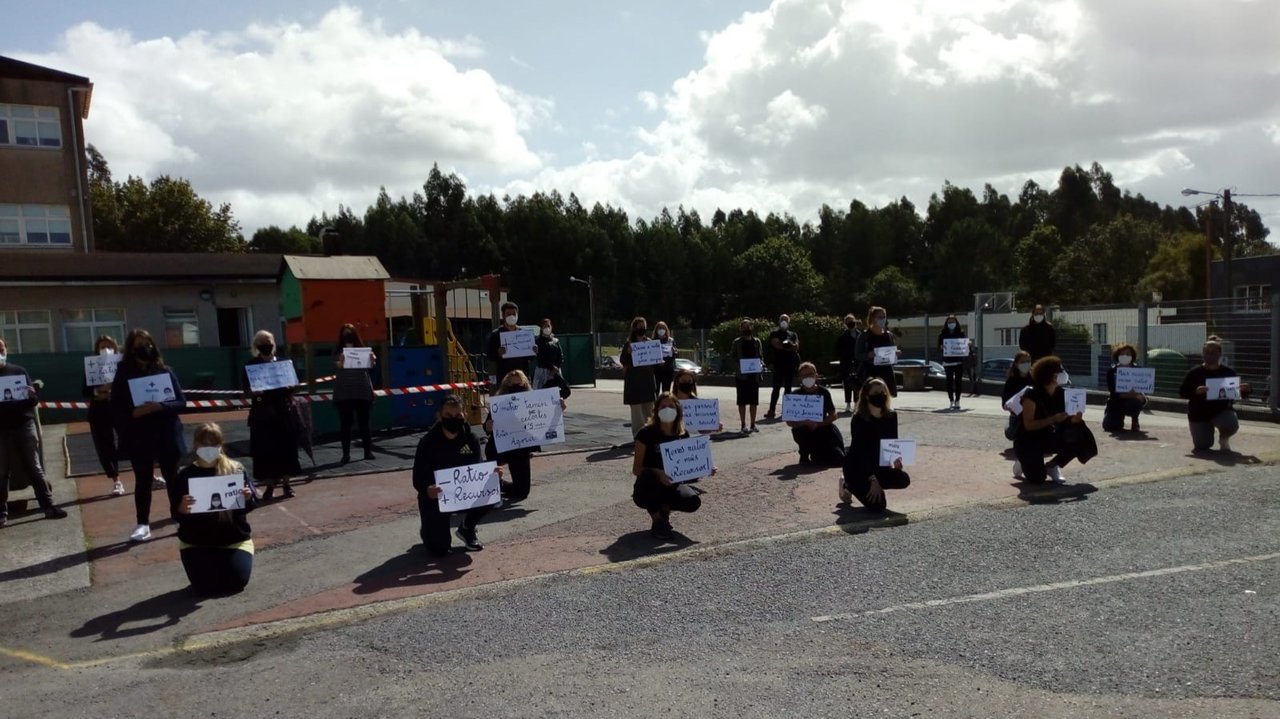 Protesta do IES da Rabadeira, en Oleiros, contra o inicio do curso da Xunta