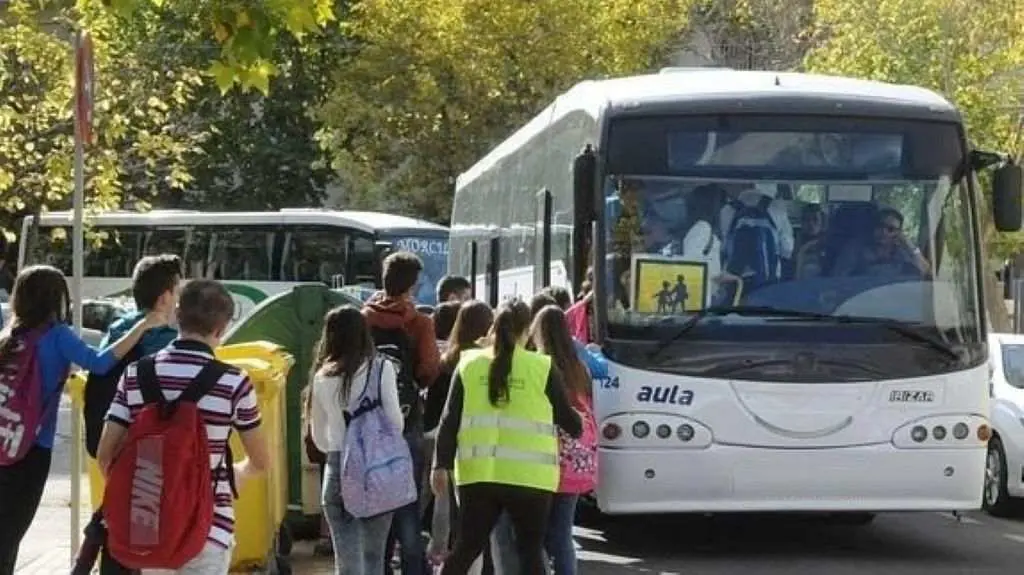EuropaPress_2737964_imagen_archivo_autobus_transporte_escolar
