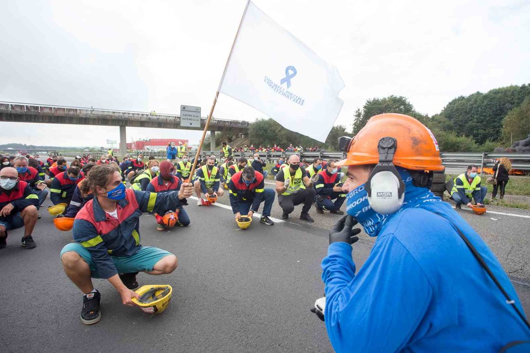 Unha das últimas protestas dos traballadores de Alcoa, en Xove (Imaxe: Europa Press).
