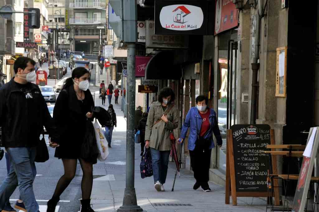 Veciñas e veciños de Ourense pasean pola rúa o 3 de outubro (Imaxe: Europa Press).