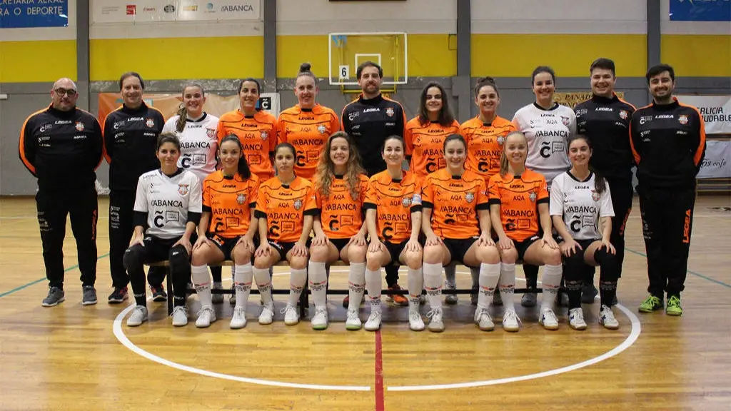 O Viaxes Amarelle FS con xogadoras e equipo t&eacute;cnico estar&aacute;n este tempada en Primeira Divisi&oacute;n (Viaxes Amarelle).