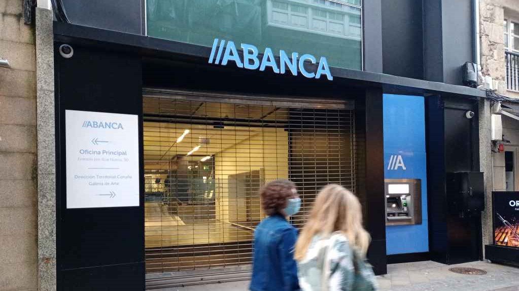 Oficina de Abanca na rúa Olmos da Coruña (Foto: Xoán Roberes).
