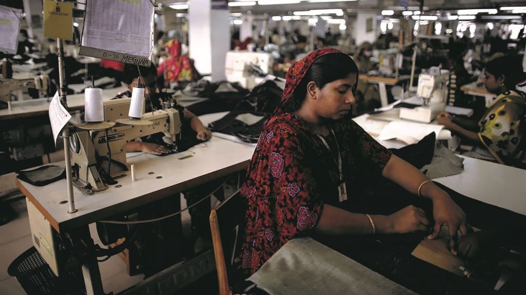 Traballadoras do téxtil en Bangladesh.