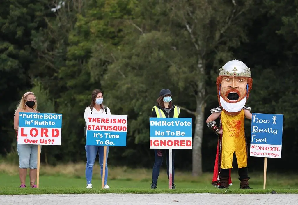 EuropaPress_3280821_19_august_2020_scotland_stirling_people_hold_placards_as_they_take_part_in (1)
