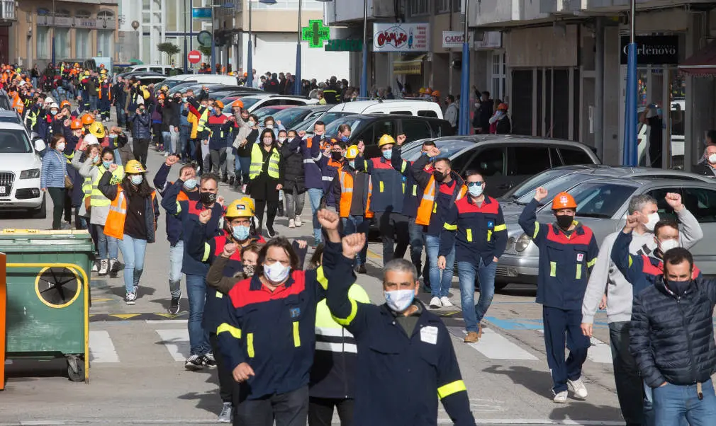 EuropaPress_3388908_trabajadores_alcoa_marcha_casa_do_concello_burela_oficina_inem_localidad (1)