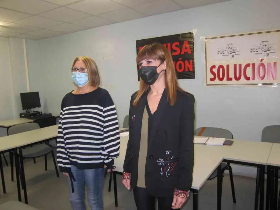Chus Neira, da CIG, e Ruth Vallejo, da CXT, en rolda de prensa.