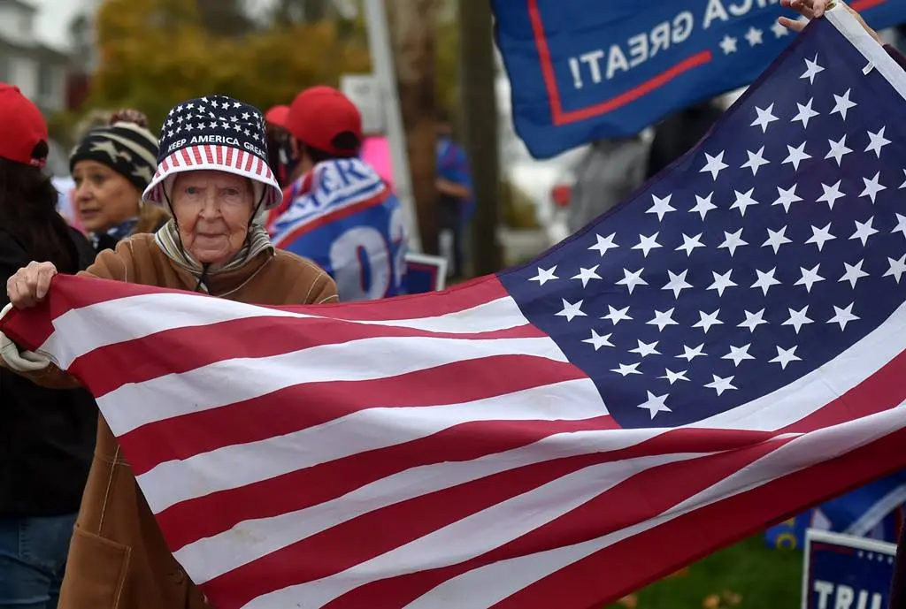 EuropaPress_3394746_24_october_2020_us_dallas_supporter_of_us_president_trump_wears
