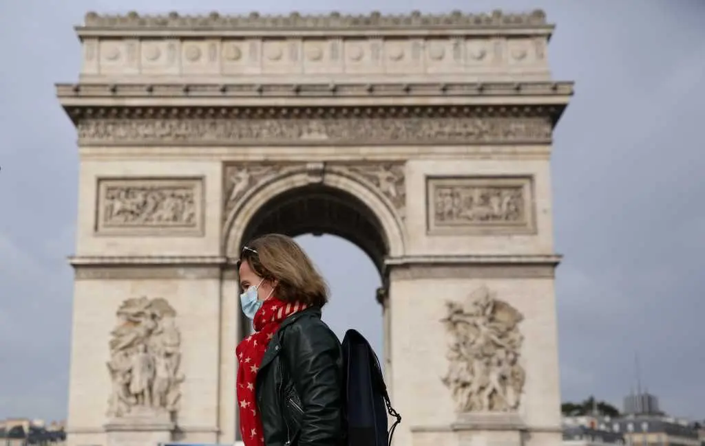 Francia prohibe reuni&oacute;ns na v&iacute;a p&uacute;blica na Noitevella (Foto: Europa Press).
