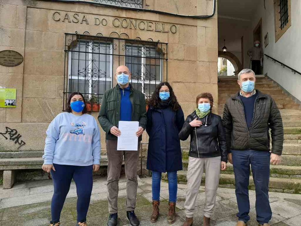 Acompañado da deputada Noa Presas e encabezado polo ex alcalde, Secundino Fernández, o grupo municipal do BNG de Viana do Bolo presentou na mañá do 30 de outubro o recurso.