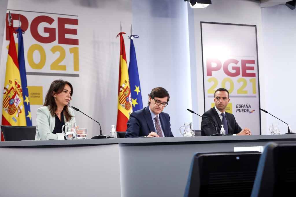 A secretaria de Estado de Sanidade, Silvia Calzón, e o ministro Salvador Illa, ante os medios (Fotos: J. Hellín / Europa Press)