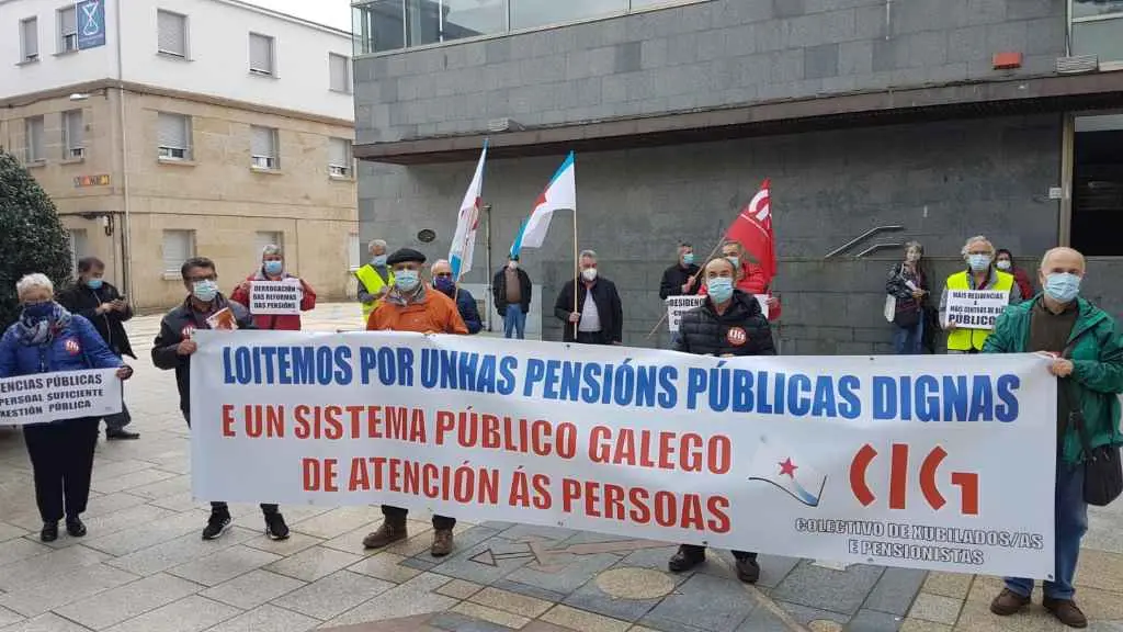 Protesta das pensionistas da CIG en Cangas (Foto: N&oacute;s Diario).