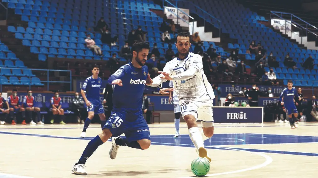Os galegos caeron a pesar de chegar a ir ga&ntilde;ando 2-0. (Foto: O Parrulo).