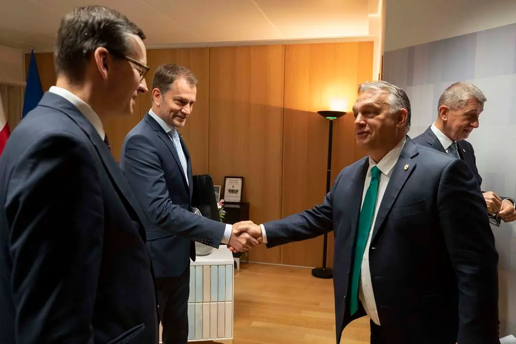 EuropaPress_3239010_handout_17_july_2020_belgium_brussels_l-r_mateusz_morawiecki_polish_prime
