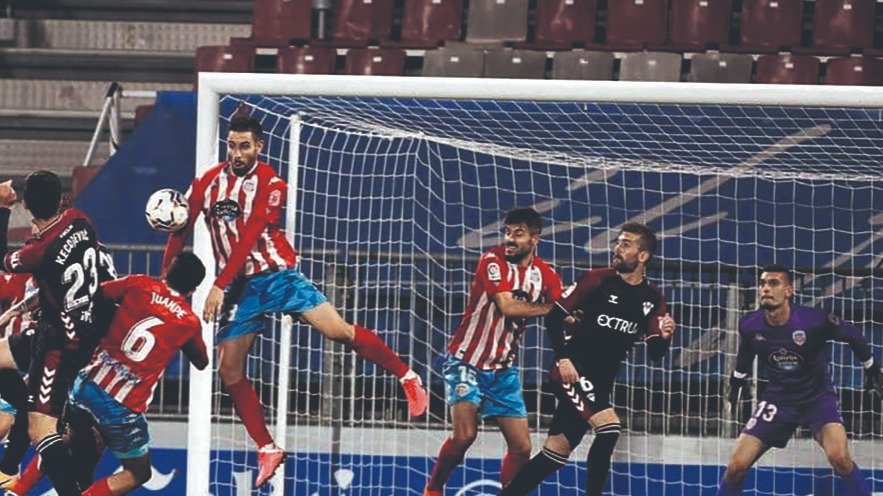 Os lucenses derrotaron por 1-0 un Albacete que xogou cun home máis pola expulsión de Campabadal. (Foto: La Liga).