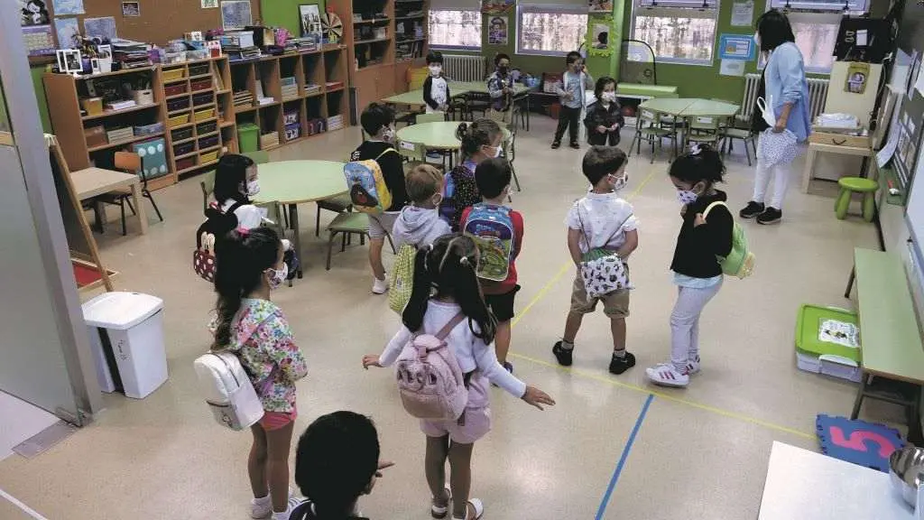 Alumnado do CEIP L&oacute;pez Ferreiro de Santiago de Compostela no inicio do curso escolar. (Foto: Arxina)