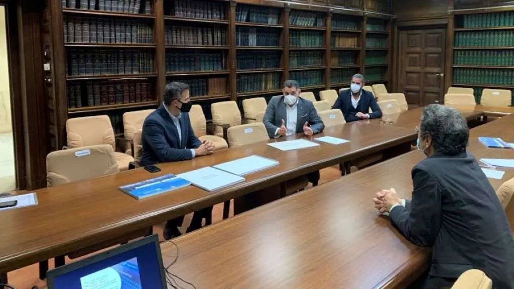 Un momento do encontro en Madrid. (Foto: Deputaci&oacute;n de Pontevedra)