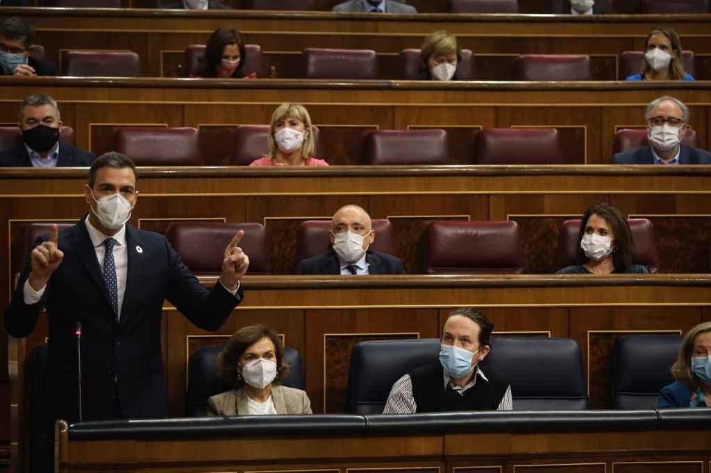 O presidente do Goberno, Pedro Sánchez, durante a sesión de onte de control ao Goberno no Congreso dos Deputados.