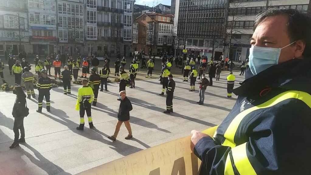 Protesta dos traballadores e das traballadoras do naval ante o Concello de Ferrol (Foto: CIG).