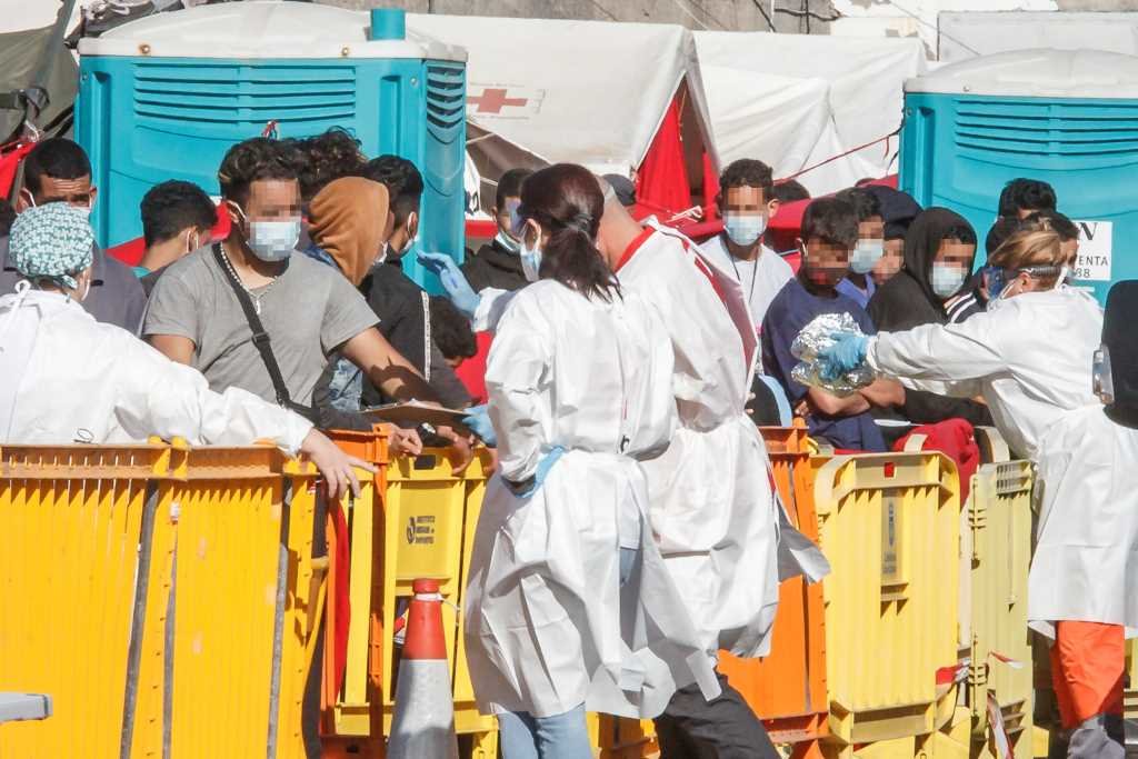 Más de 2.300 migrantes foron amoreados en Arguineguín, Canarias (Foto: Europa Press)