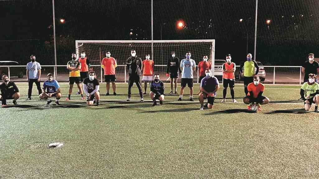 Os adestramentos con máscara forman parte da cotiandade no fútbol gaélico. (Foto: Nós Diario).
