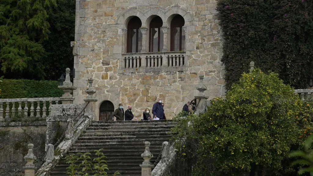 Un instante da xornada na que se comezou o inventario de bens no pazo. (Foto: M. Dylan / Europa Press)