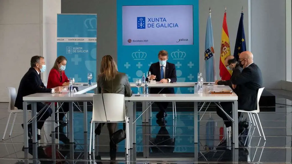 Un instante da reuni&oacute;n entre o Eixo, a Xunta e o CES sobre o futuro do ferrocarril. (Foto: Europa Press)