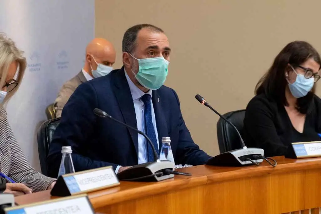 O conselleiro de Sanidade, Julio Garc&iacute;a Comesa&ntilde;a. (Foto: Xunta da Galiza)
