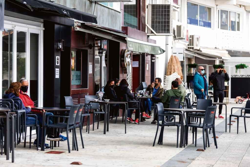 As terrazas fecharon a mediados de novembro en Sanxenxo (Europa Press)
