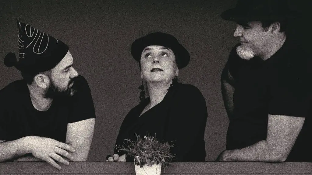 Os compo&ntilde;entes de Tres Pesos, Estevo Lamas, Felisa Segade e Jos&eacute; Antonio Ferreira, co&ntilde;ecido como Pepe de Calo. (Foto: N&oacute;s Diario)