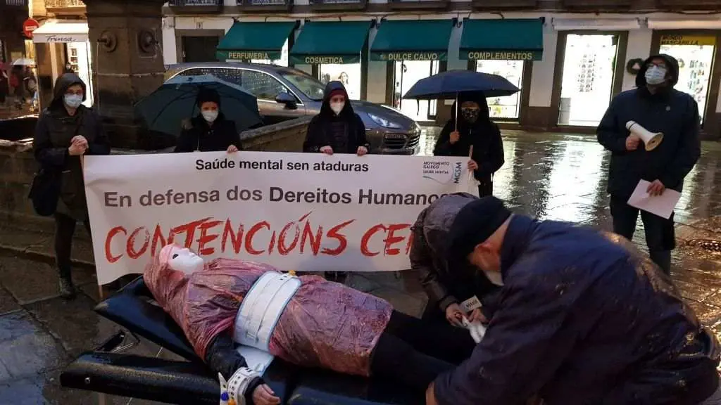 Imaxe da concentraci&oacute;n que decorreu esta tarde no Toural, en Compostela. (Foto: Movemento Galego da Sa&uacute;de Mental)