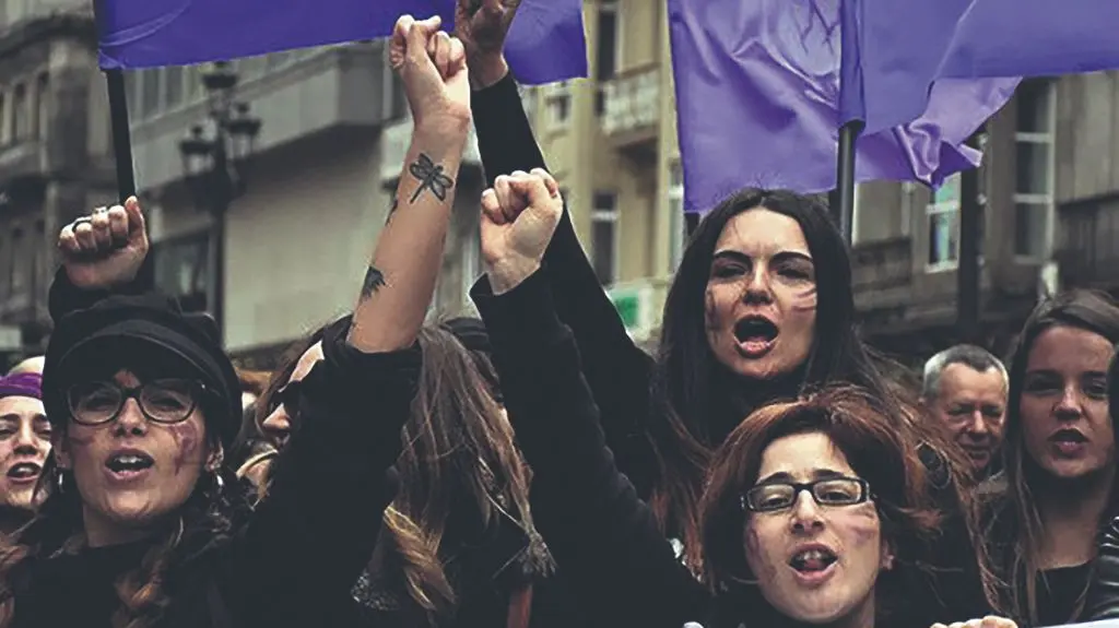 Militantes do movimento feminista a festejar o 8-M.(Foto: N&oacute;s Diario).