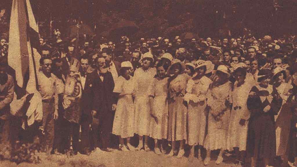 Cabeceira da primeira manifestación do Día da Patria Galega en 1933. (Foto: Ahora).