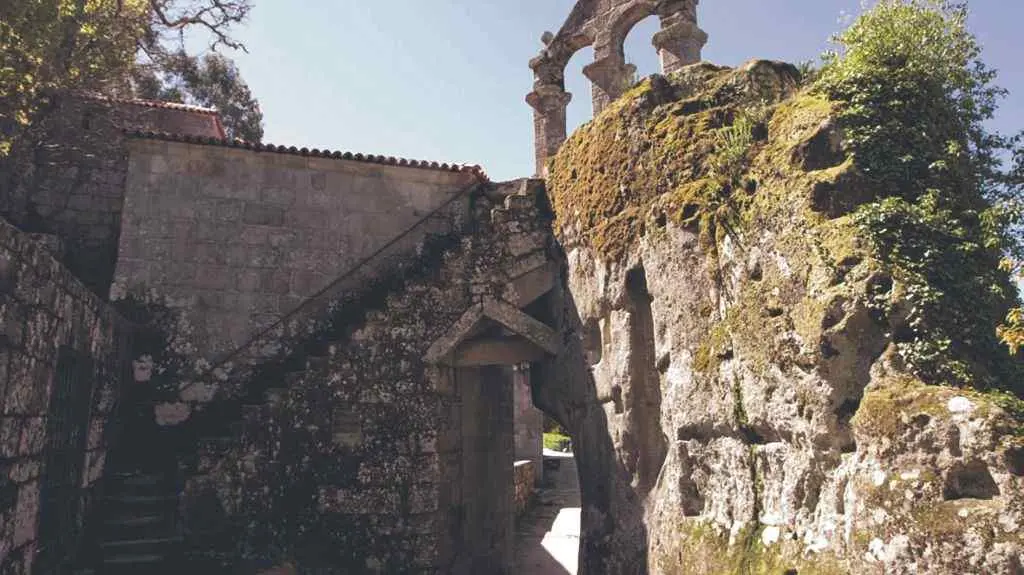 Mosteiro de San Pedro de Rocas en Esgos. (Foto: N&oacute;s Diario).