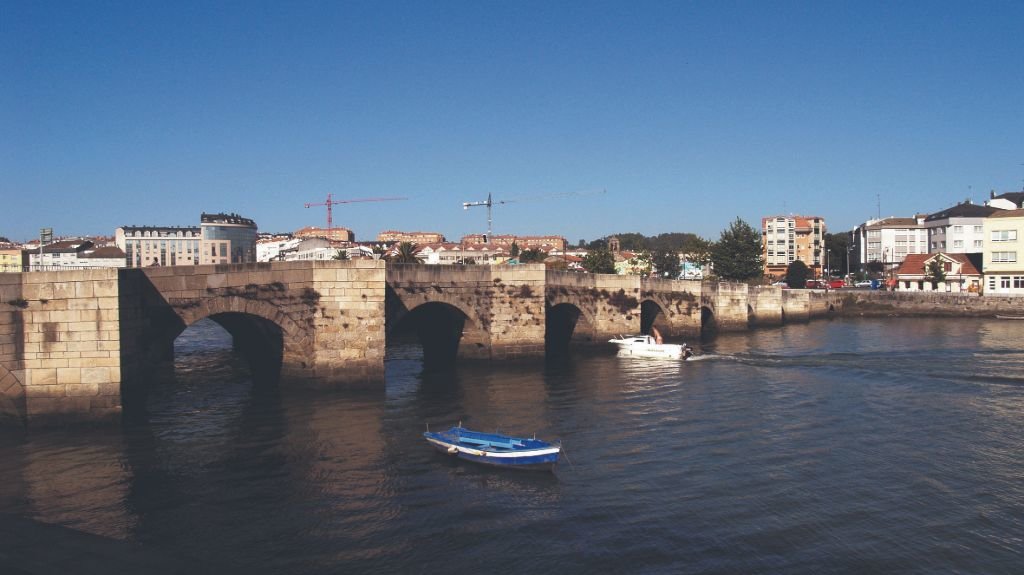 Ponte medieval do Burgo, no inicio da ruta, sobre a desembocadura do río Mero, entre os concellos de Cambre e Culleredo. (Foto: Colectivo Xea).