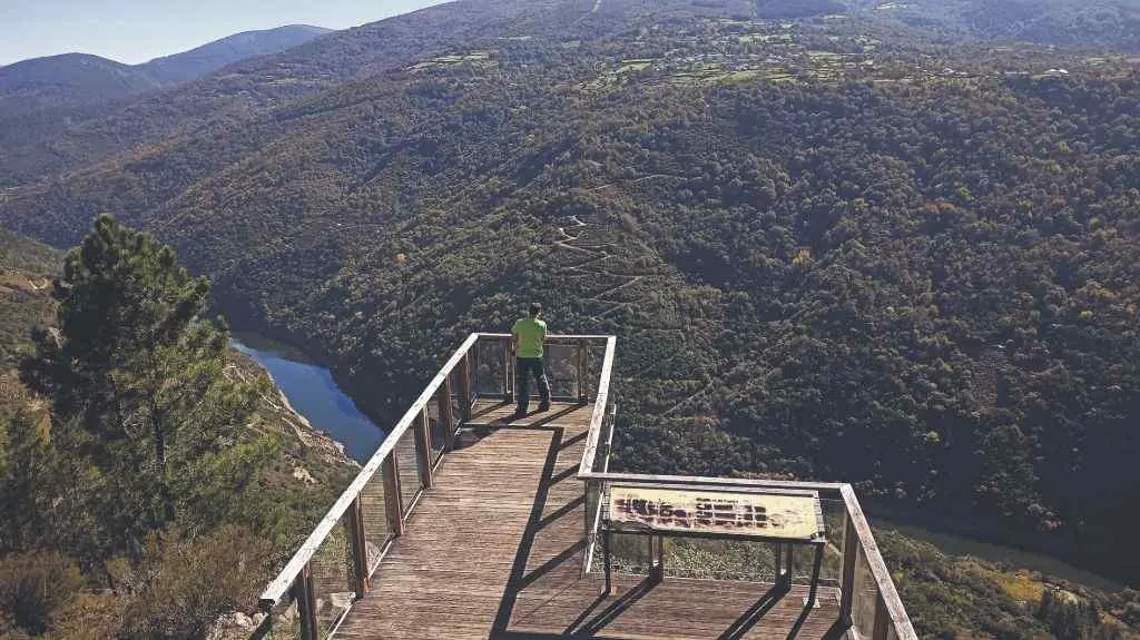 Miradoiro con vistas ao can&oacute;n do Sil. (Foto: Colectivo Xea).